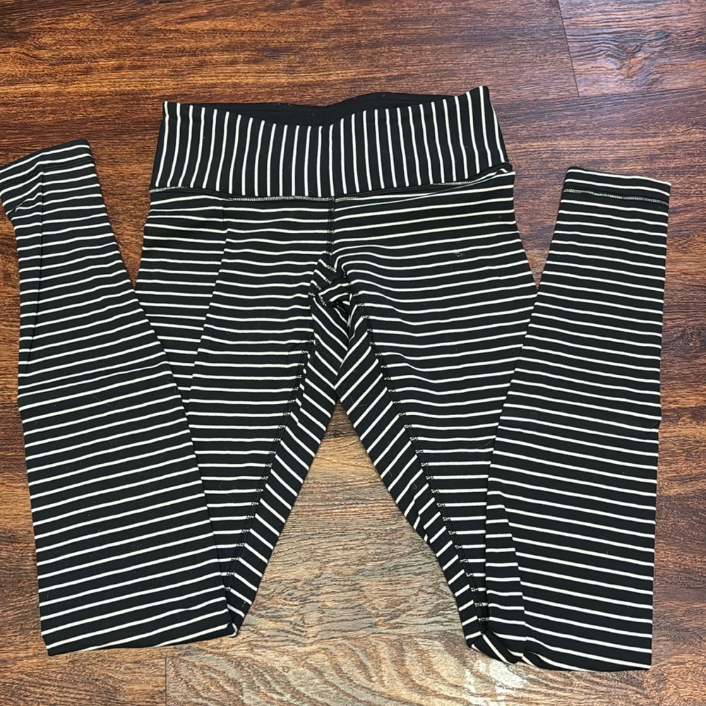 Lululemon striped wunder under leggings- sz 4!!